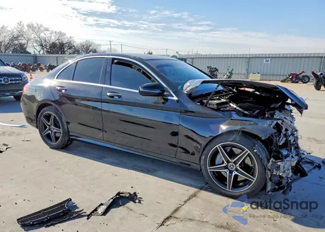 2018 Mercedes-Benz C 300 4Matic z USA, uszkodzony, nr VIN 55SWF4KB0JU270782